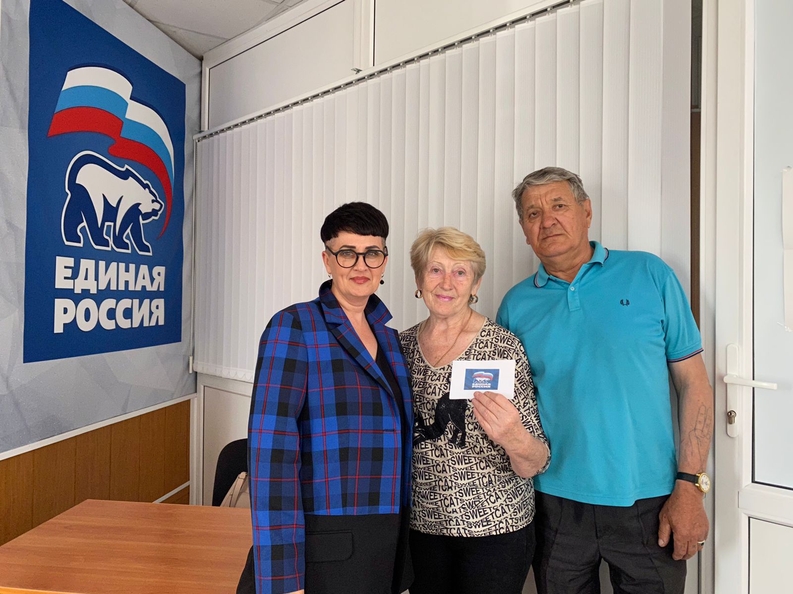 Ко Дню защиты детей Каменское МО Партии Единая Россия вручили билеты на бесплатное посещение всех аттракционов МУП Городской парк культуры семье героически погибшего участника СВО.